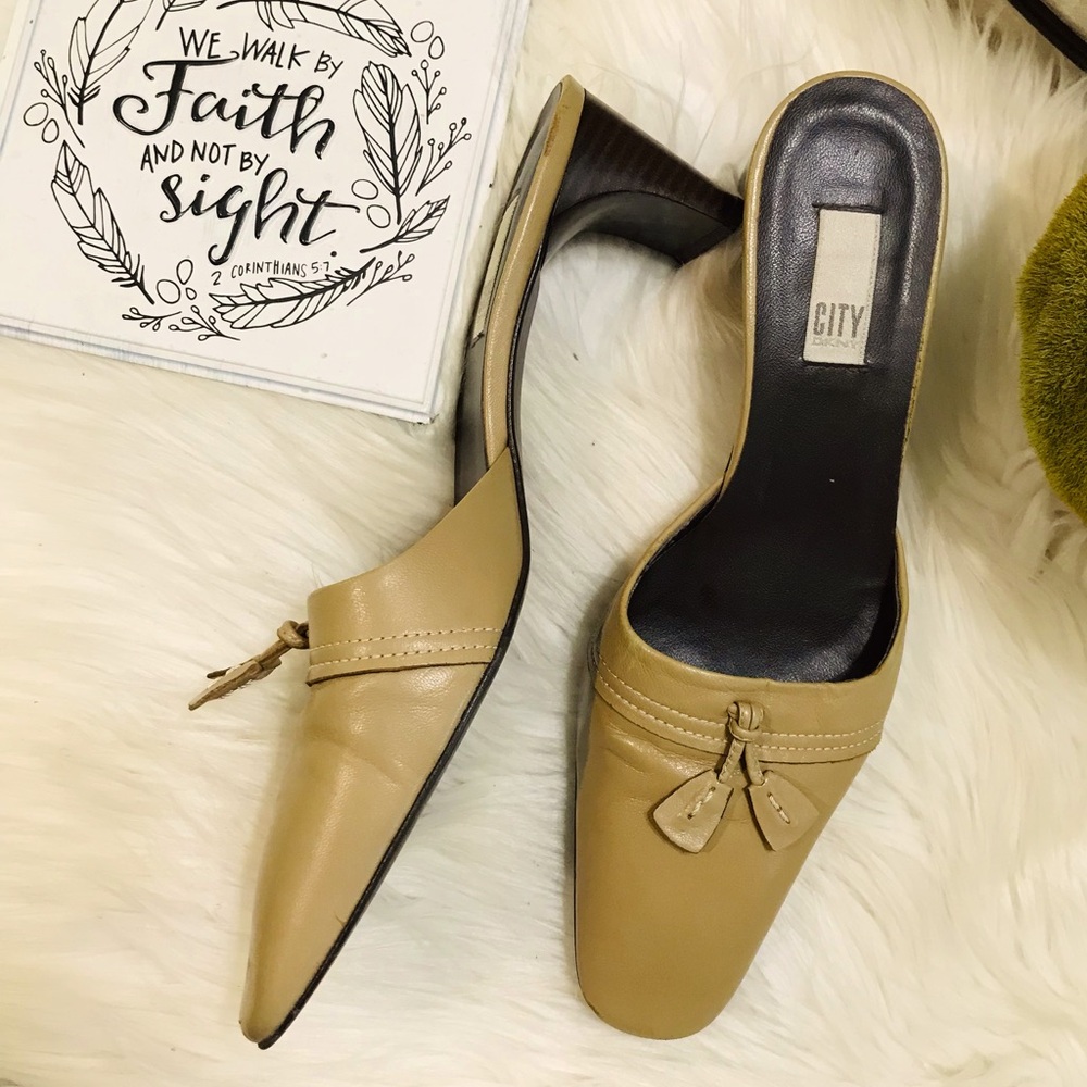 DKNY Women’s Tan  Slip On Leather Heeled Mules Shoes 8 M